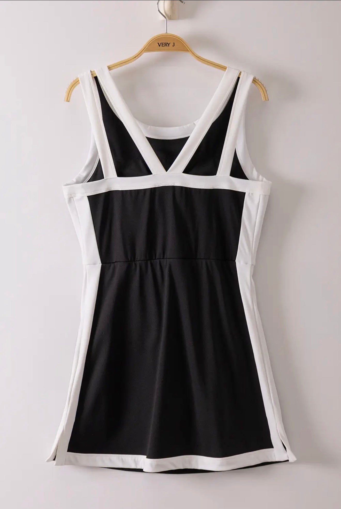 b+w color block activewear dress