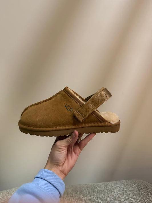TAN SLIPPERS SIZE 6/37