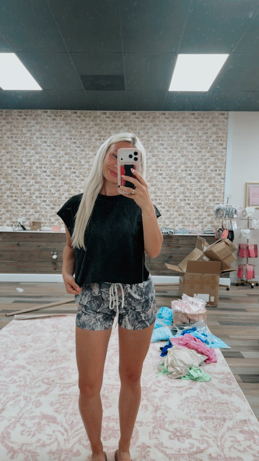 Crew Neck Boxy Sleeveless Cropped Top