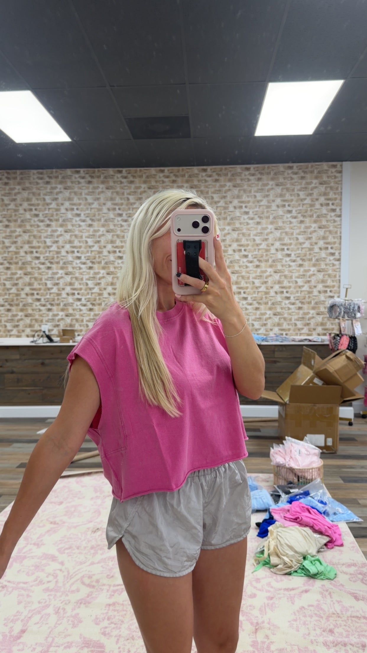 Crew Neck Boxy Sleeveless Cropped Top